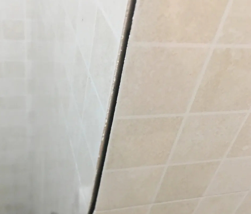 东区瓷砖空鼓维修公司分享阳台瓷砖脱落的修复过程可以分为以下几个步骤